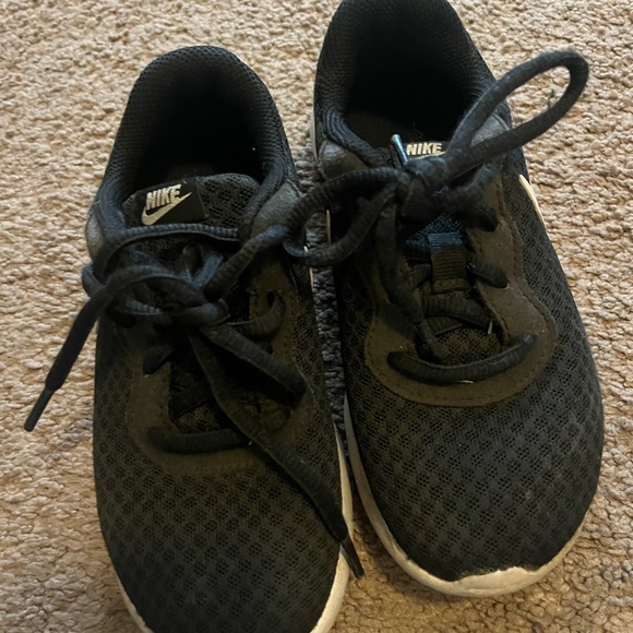 Little kids Nike running shoes - Picture 3 of 6